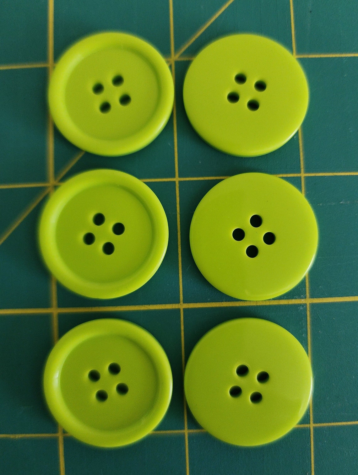 1" LIME GREEN ROUND Buttons