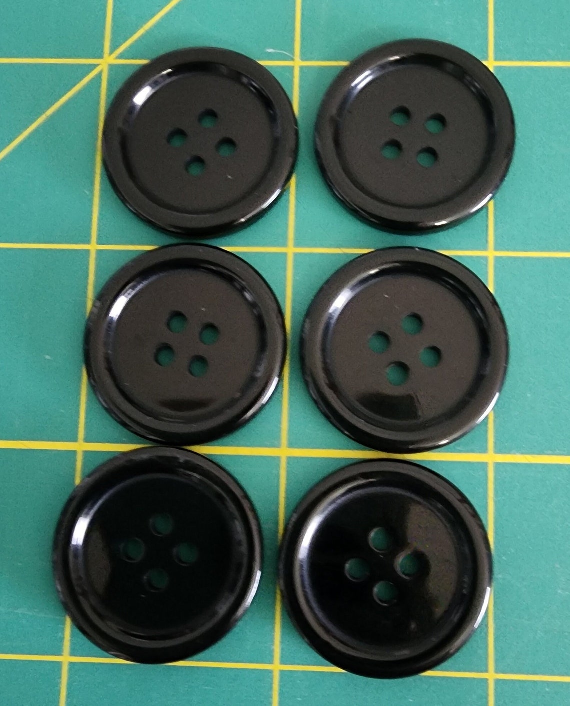 1" BLACK ROUND BUTTONS