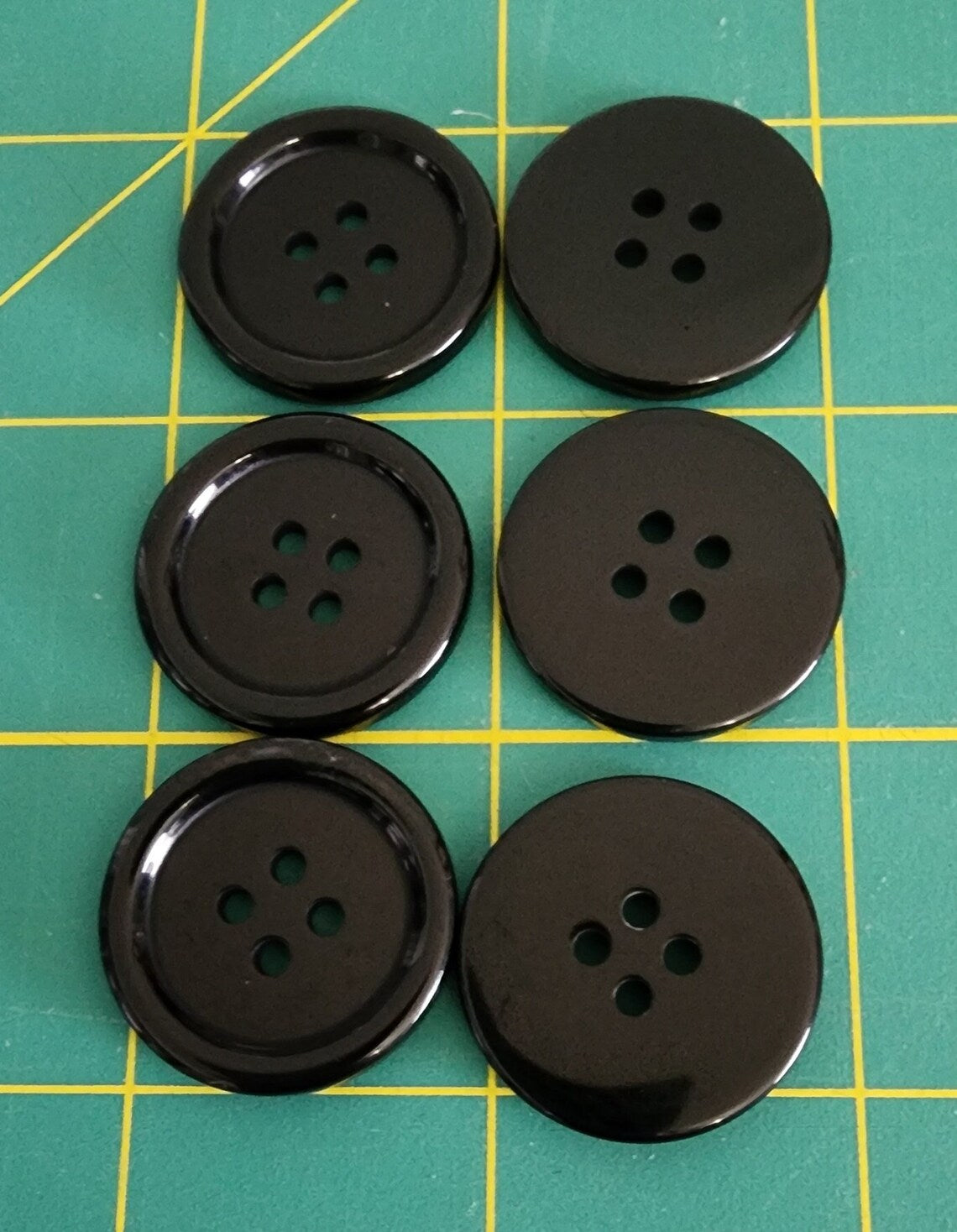 1" BLACK ROUND BUTTONS